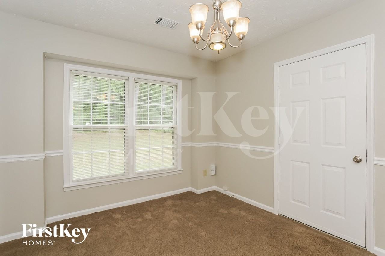 3900 Hadley Farm Dr - Photo 4 of 15