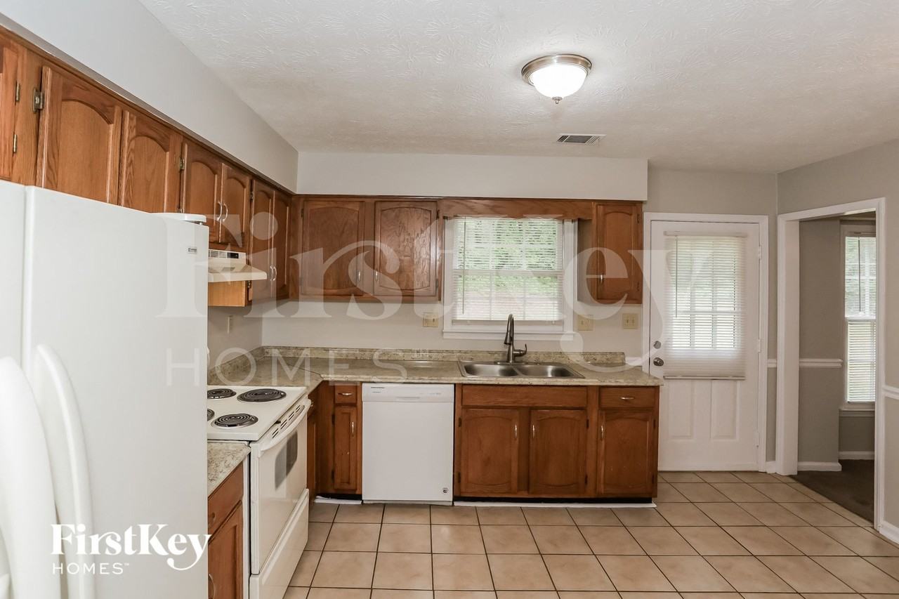 3900 Hadley Farm Dr - Photo 5 of 15