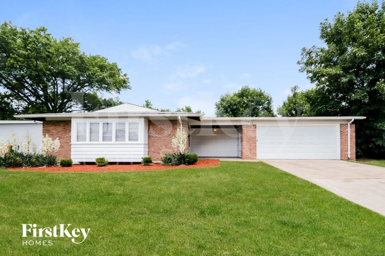 3065 Parker Rd - Photo 2 of 15