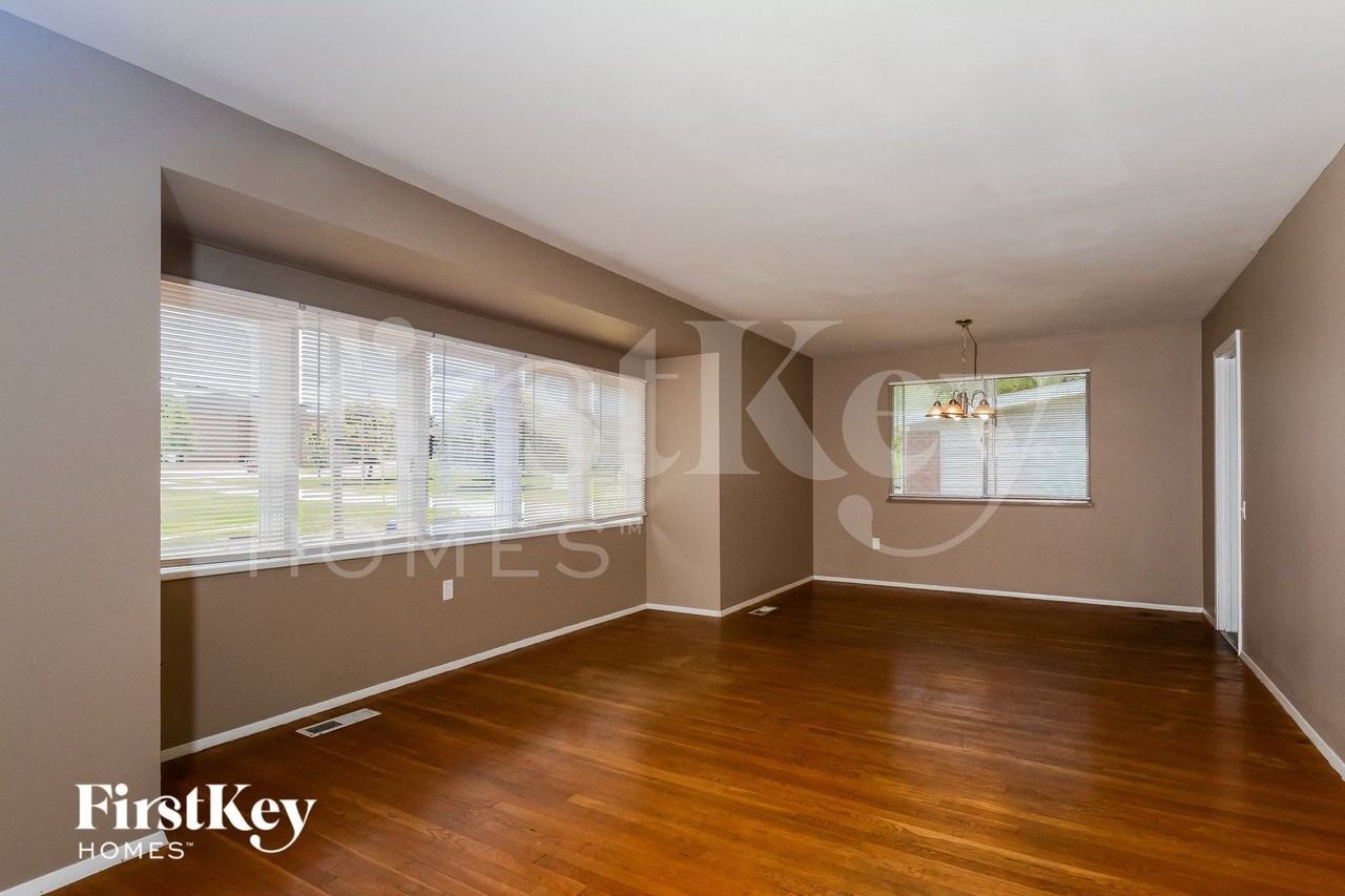 3065 Parker Rd - Photo 3 of 15