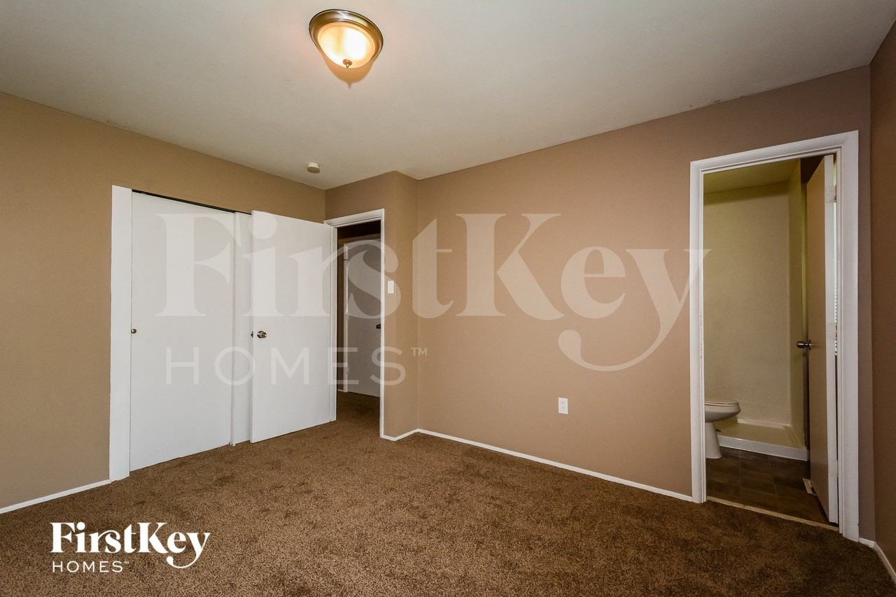 3065 Parker Rd - Photo 7 of 15