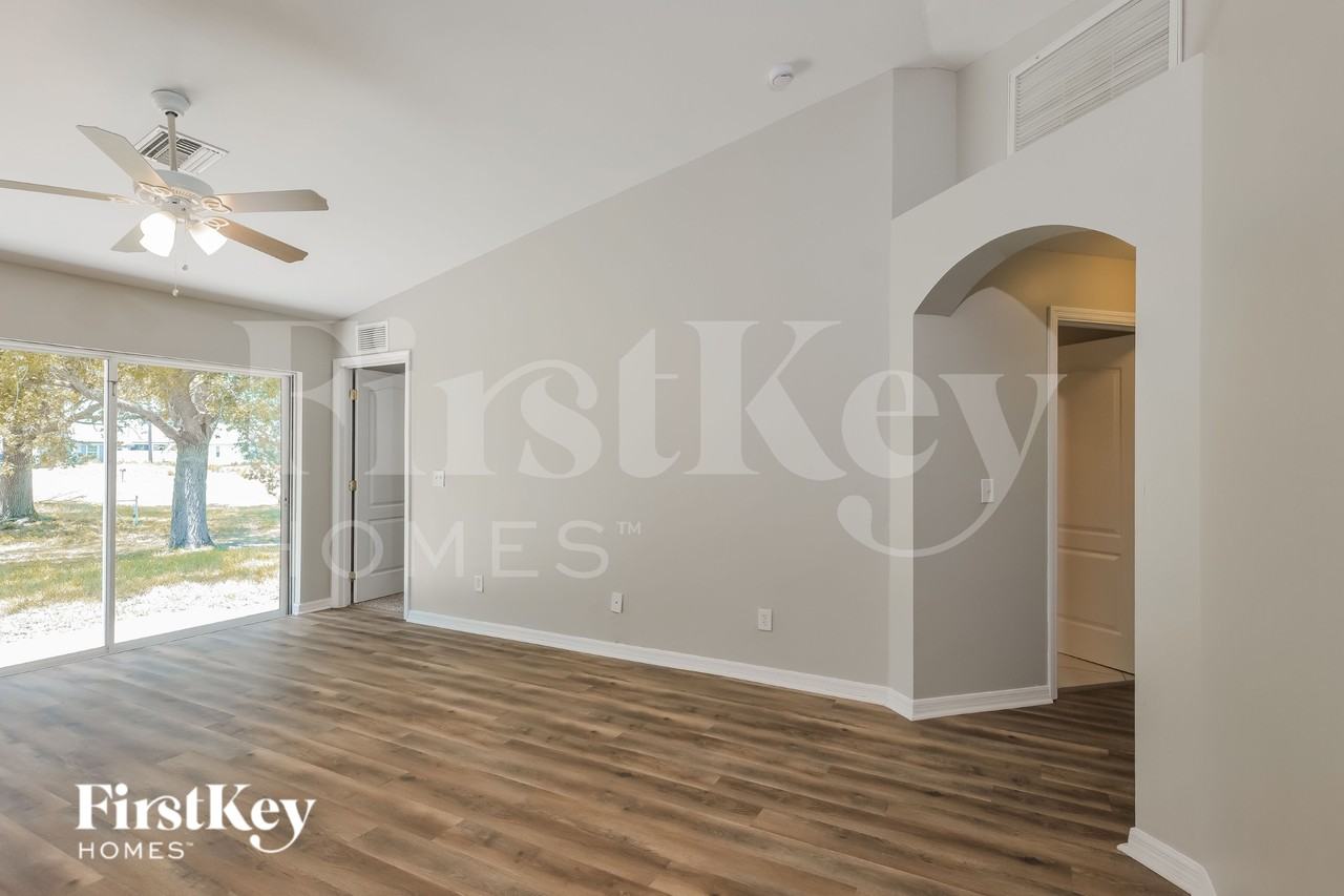 2824 Nw 23rd Ave - Photo 3 of 20