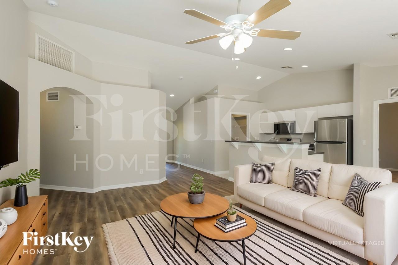 2824 Nw 23rd Ave - Photo 5 of 20