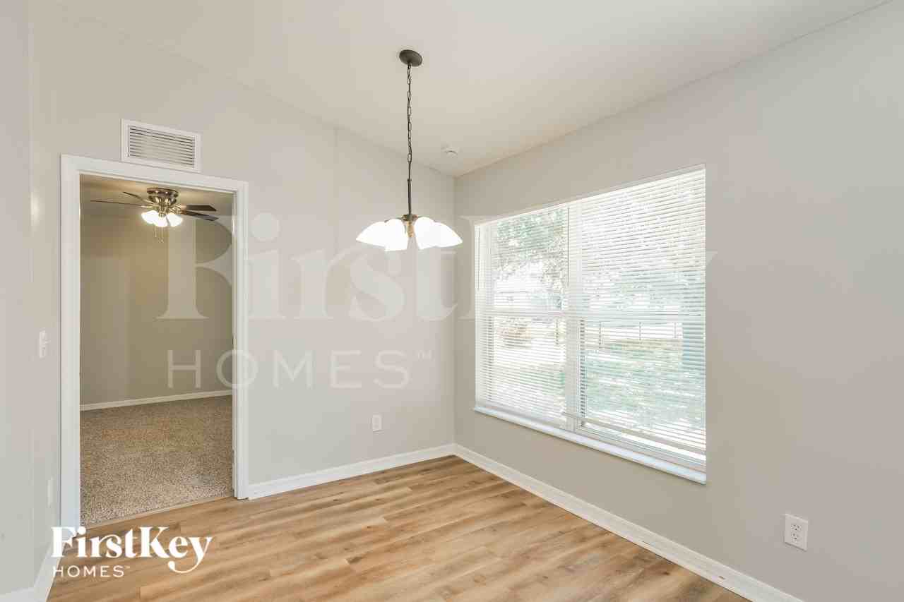 2824 Nw 23rd Ave - Photo 6 of 20