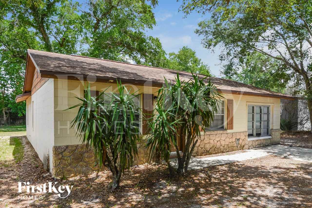 2617 Drake Dr - Photo 2 of 20