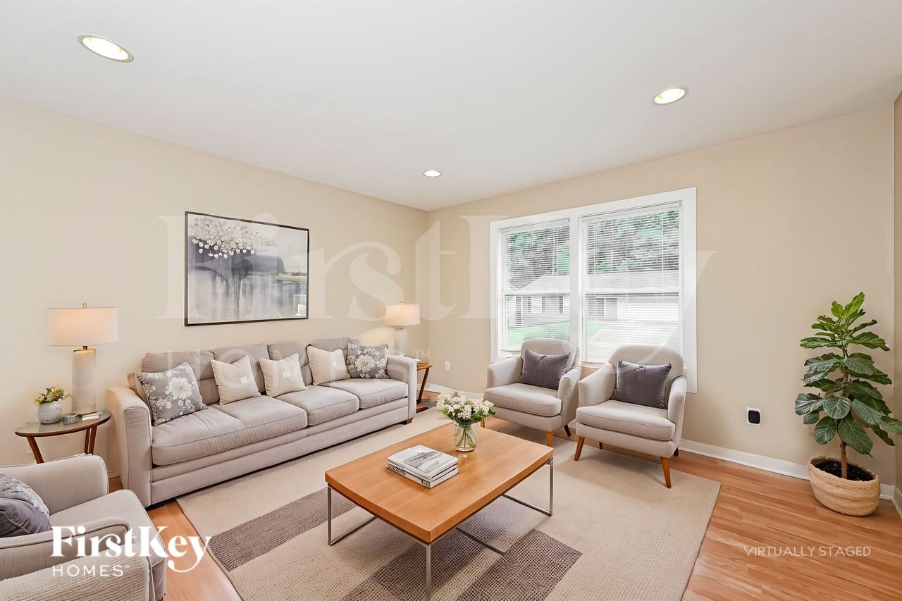 2432 Northbrook Rd - Photo 3 of 19