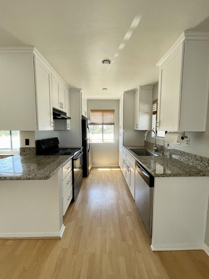 4415 38th St #1 - Photo 4 of 17