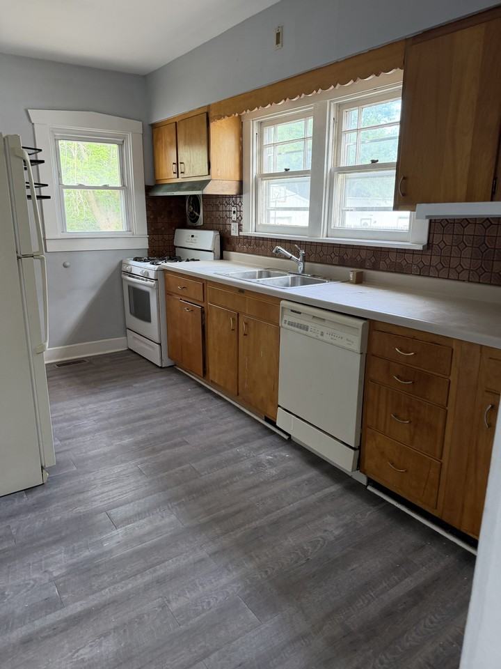 2328 S 10th St #1 - Photo 3 of 9