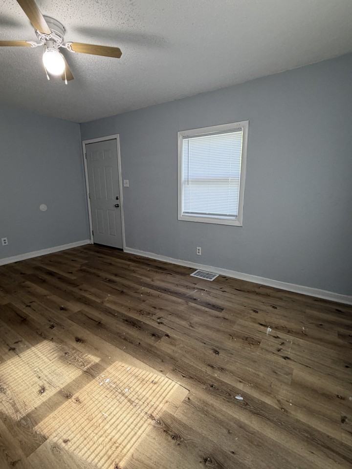 2213 E Adams St #1 - Photo 2 of 11