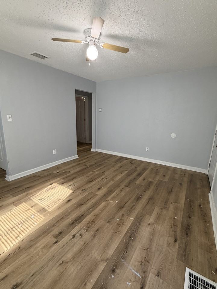 2213 E Adams St #1 - Photo 3 of 11