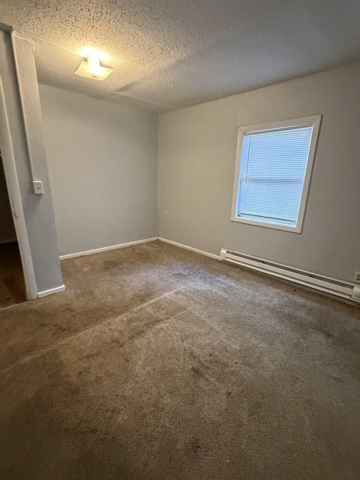 2213 E Adams St #1 - Photo 6 of 11