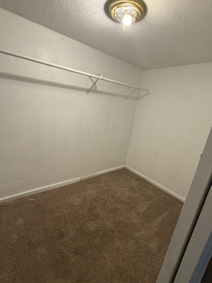 2213 E Adams St #1 - Photo 7 of 11