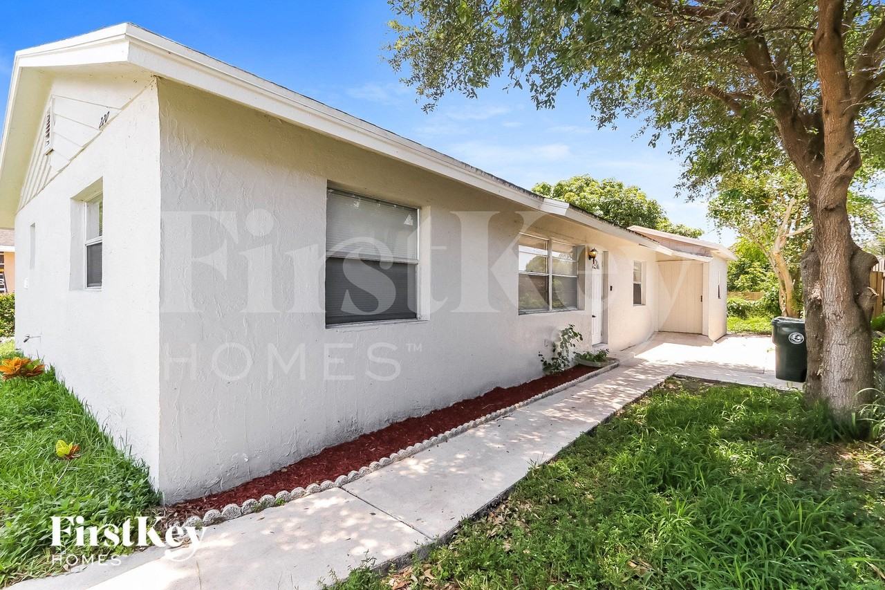 220 Broward Ave - Photo 2 of 15