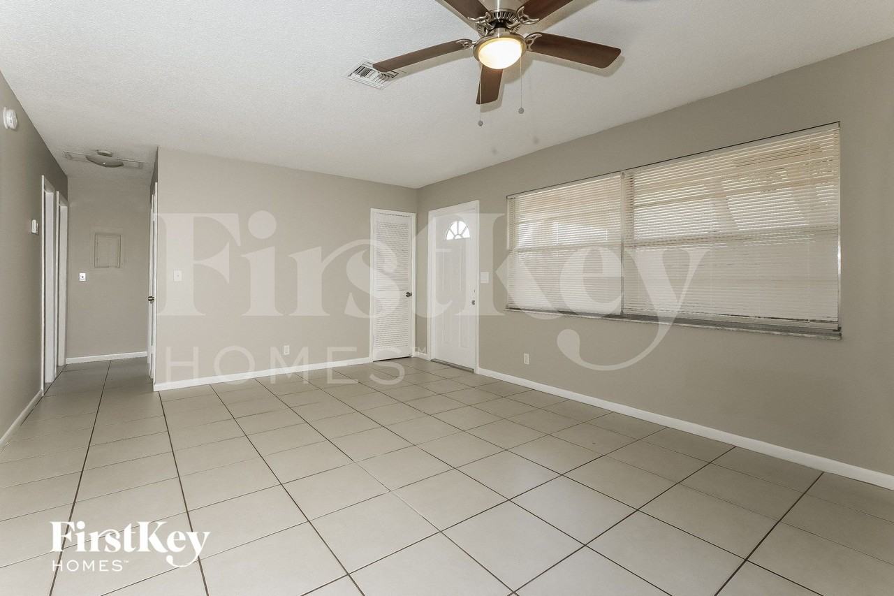 220 Broward Ave - Photo 4 of 15