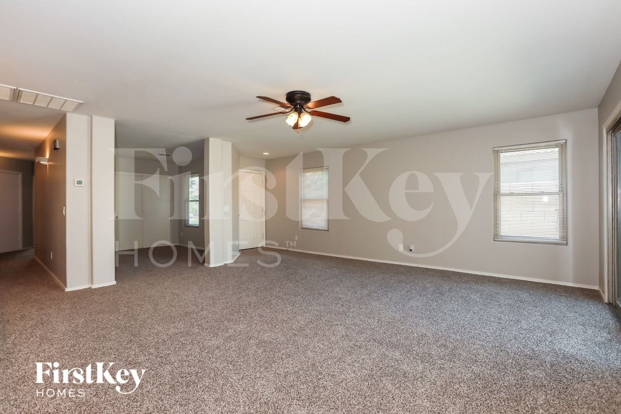 2050 W Hayden Peak Dr - Photo 4 of 16
