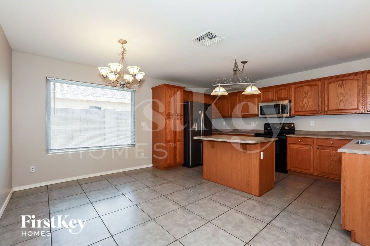2050 W Hayden Peak Dr - Photo 5 of 16