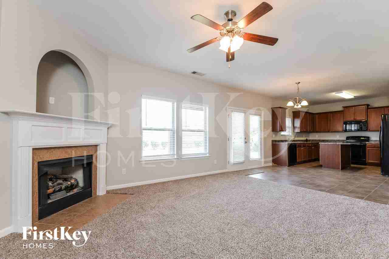 2045 Kensington Ct - Photo 3 of 14