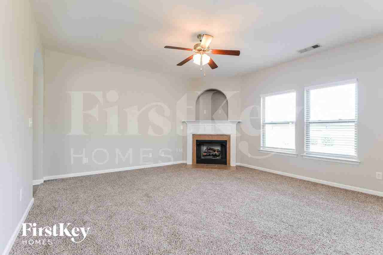 2045 Kensington Ct - Photo 4 of 14