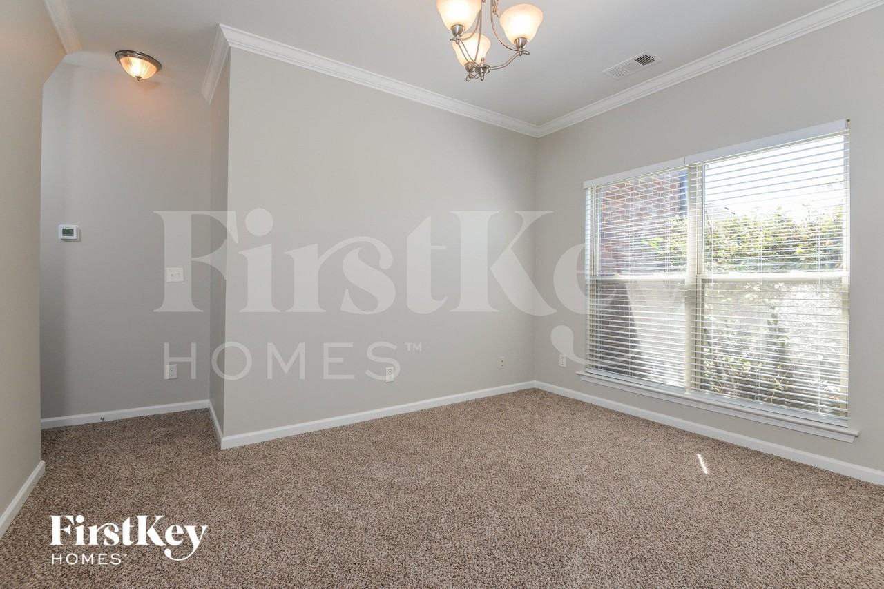 2045 Kensington Ct - Photo 5 of 14