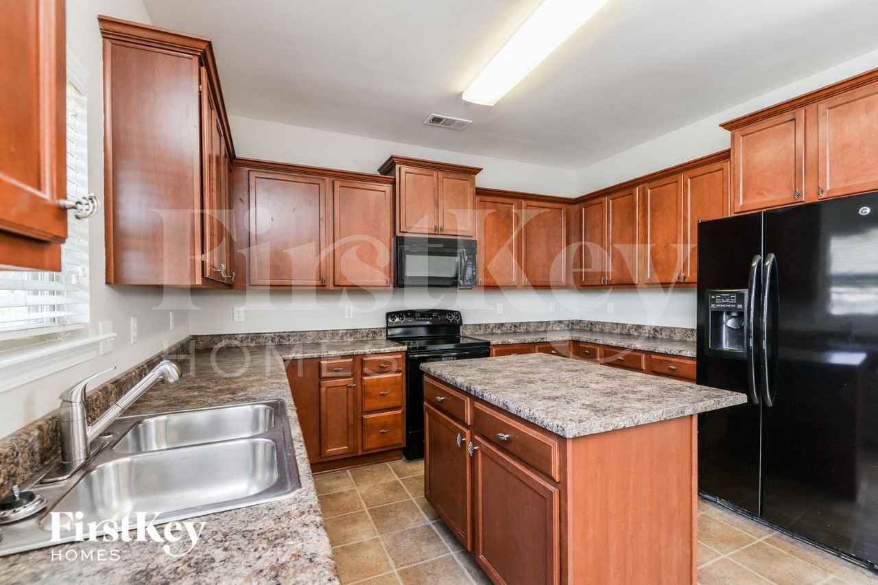 2045 Kensington Ct - Photo 7 of 14