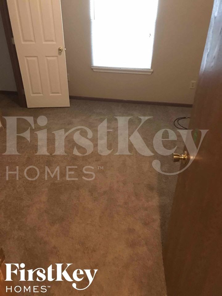 17812 Sanibel Cir - Photo 3 of 12