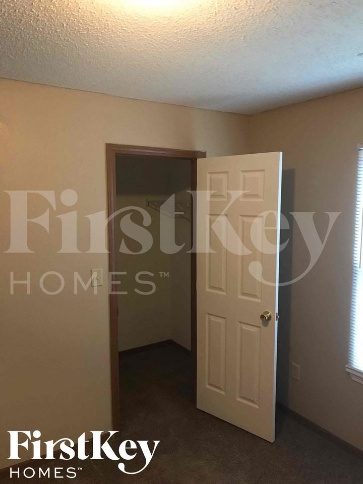 17812 Sanibel Cir - Photo 4 of 12