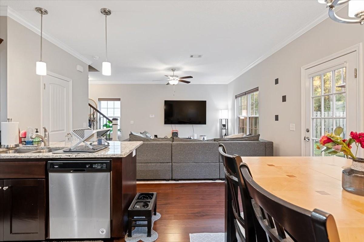 158 Hamlet Ct #1 - Photo 4 of 11