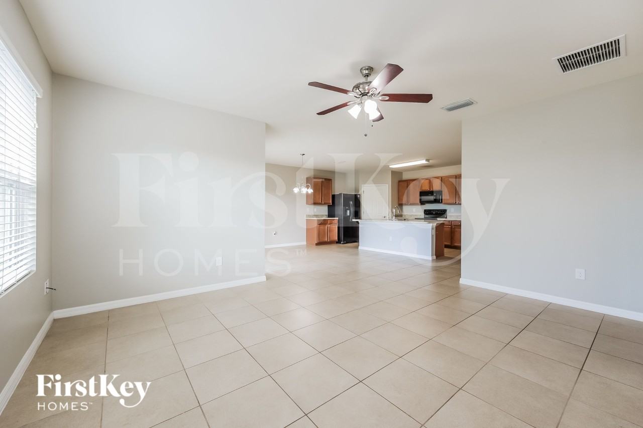 1406 Nw 7th Ave - Photo 4 of 16