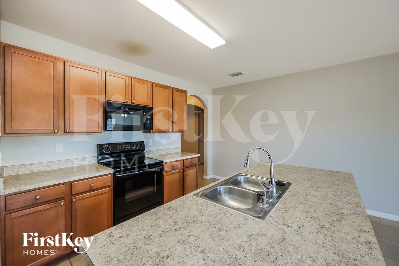 1406 Nw 7th Ave - Photo 5 of 16