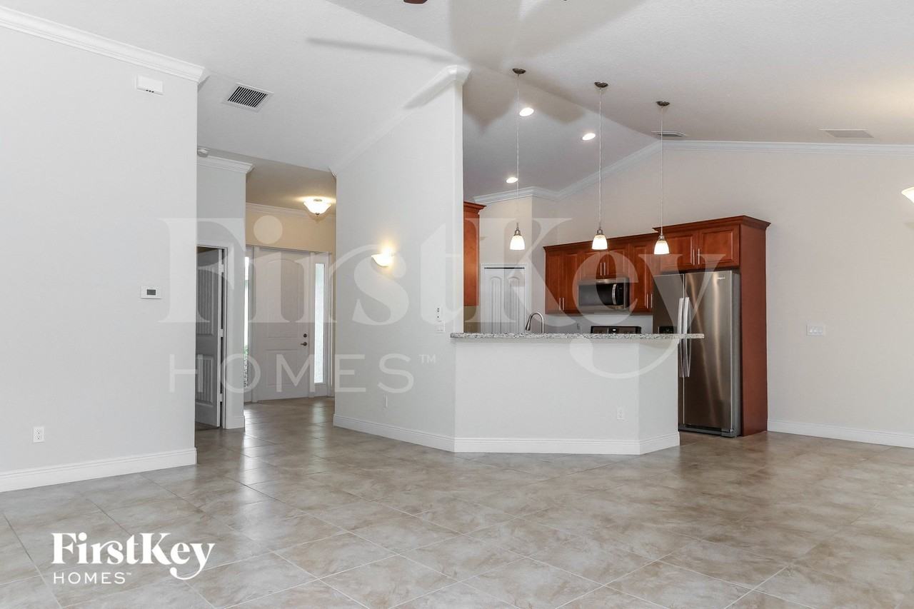 1262 Sw San Esteban Ave - Photo 4 of 15
