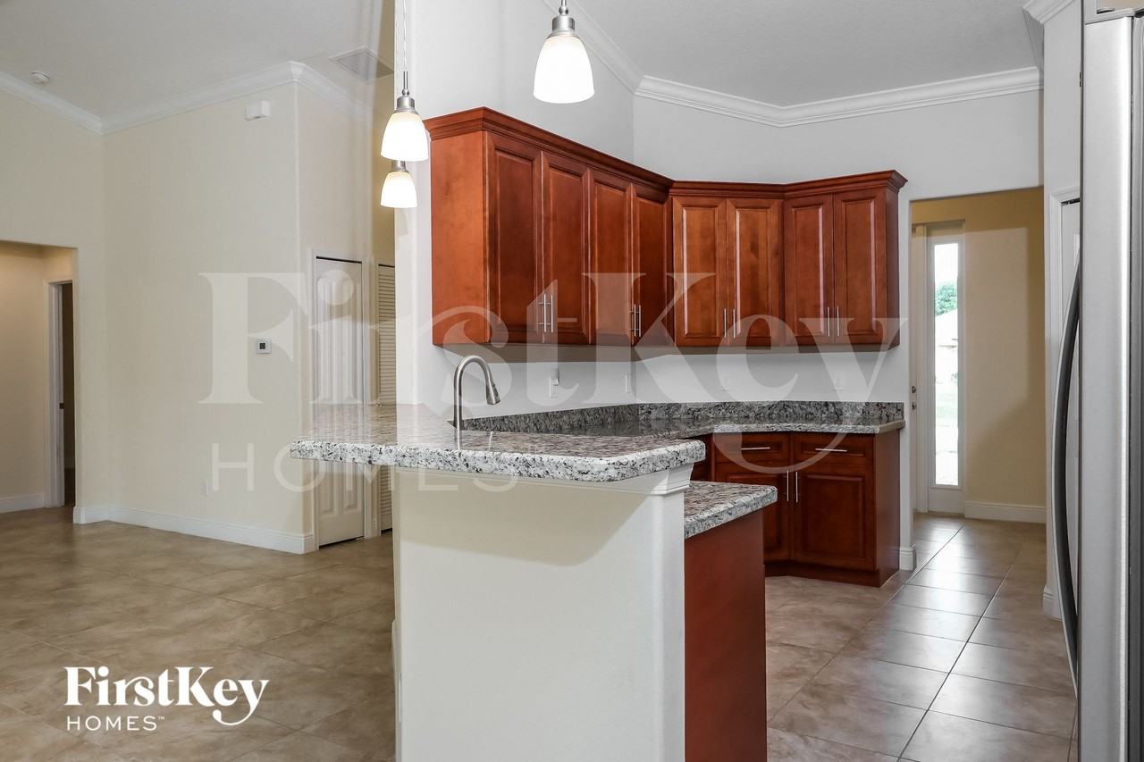 1262 Sw San Esteban Ave - Photo 6 of 15