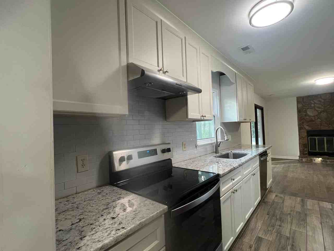 247 Palace Dr - Photo 5 of 46