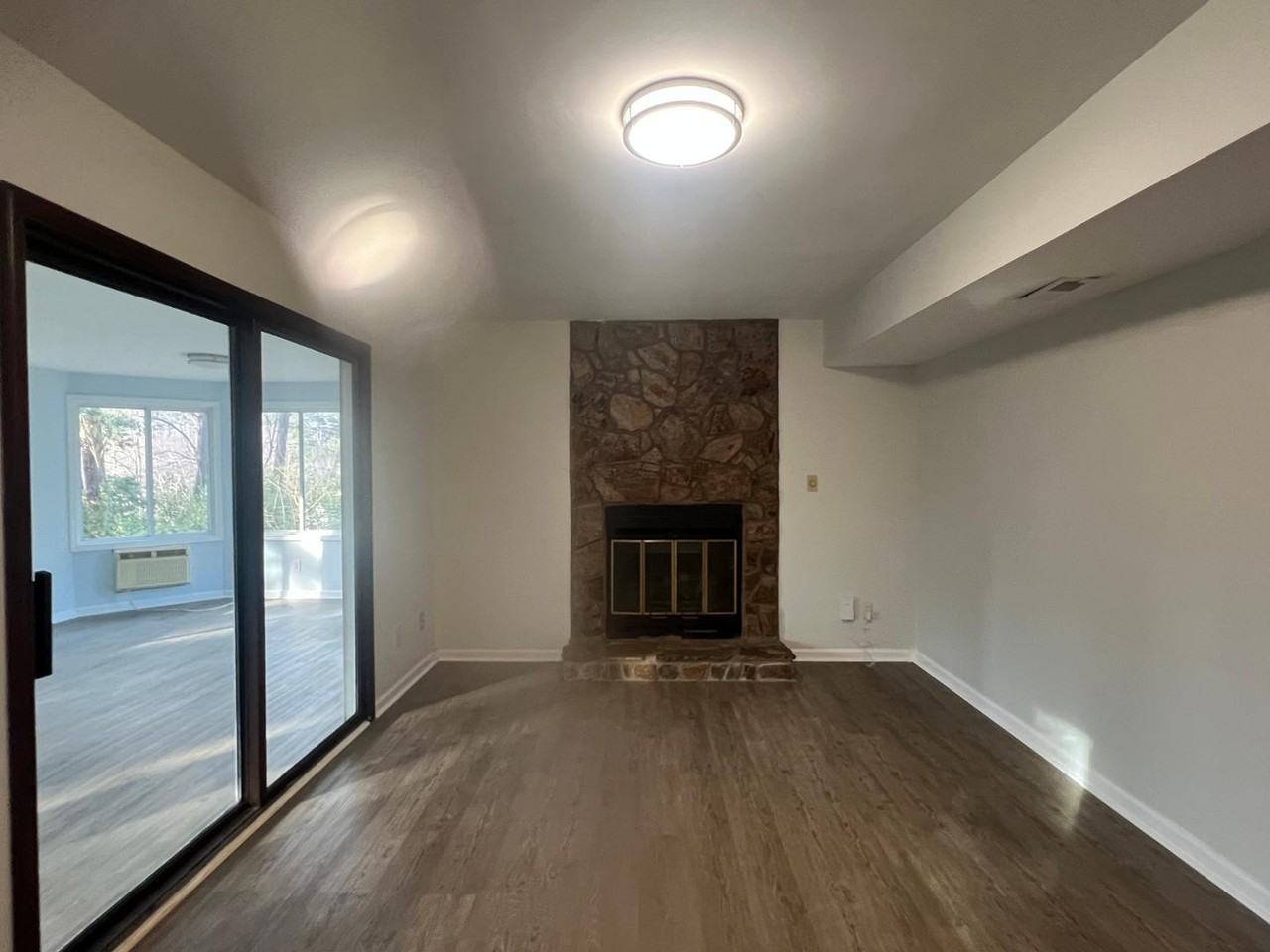 247 Palace Dr - Photo 6 of 46