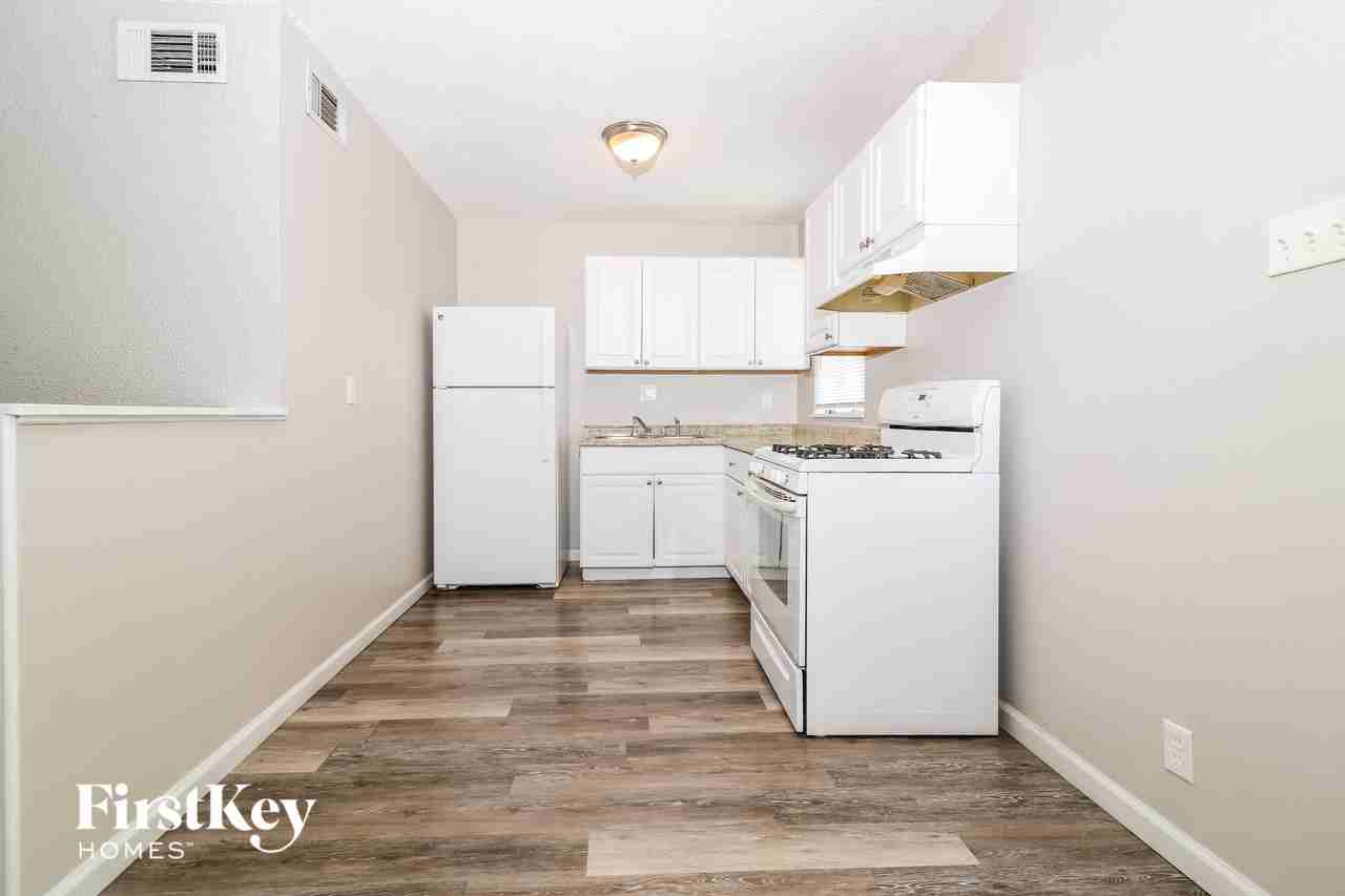 11091 Saxonhall Dr - Photo 6 of 15