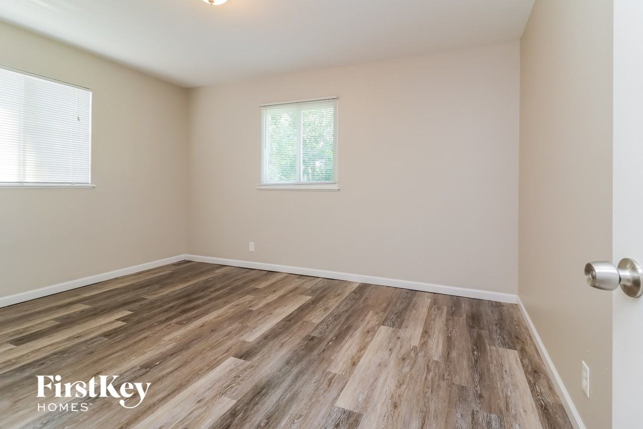 11091 Saxonhall Dr - Photo 7 of 15