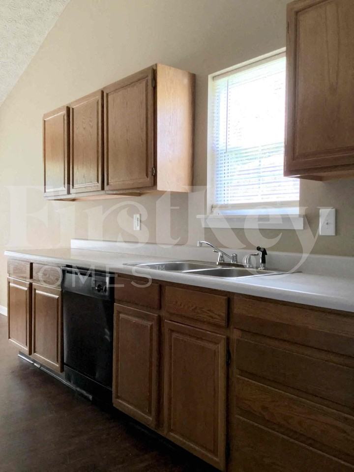 10531 Moqui Ct - Photo 3 of 18