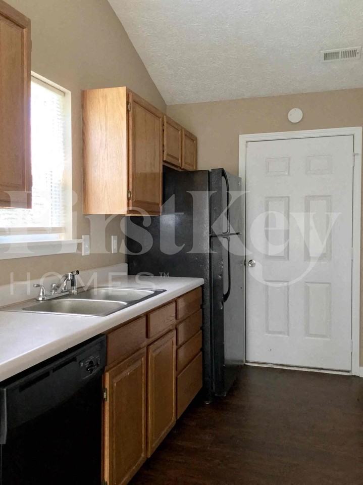10531 Moqui Ct - Photo 4 of 18