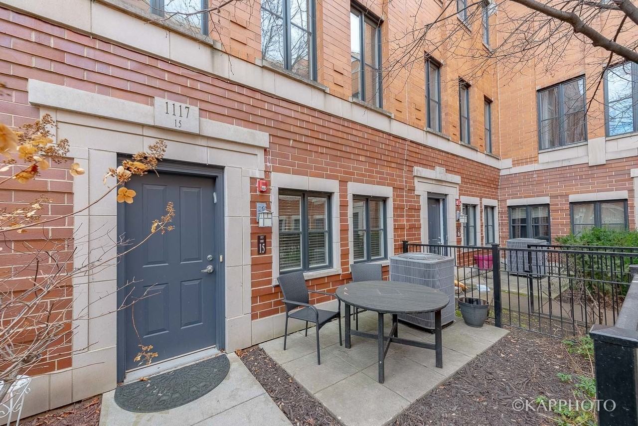 1117 W Monroe St - Photo 4 of 27