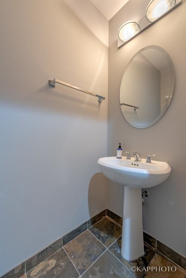 1117 W Monroe St - Photo 5 of 27