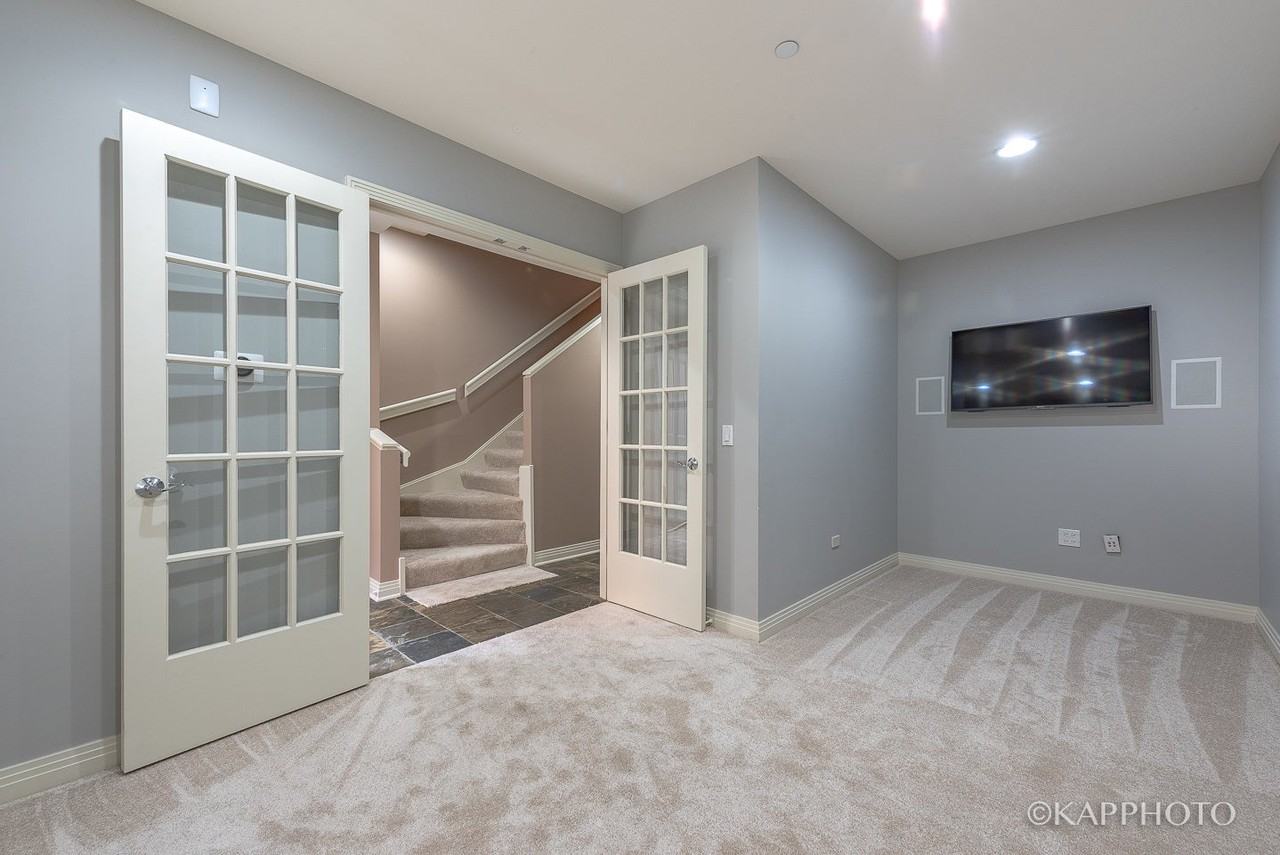 1117 W Monroe St - Photo 6 of 27