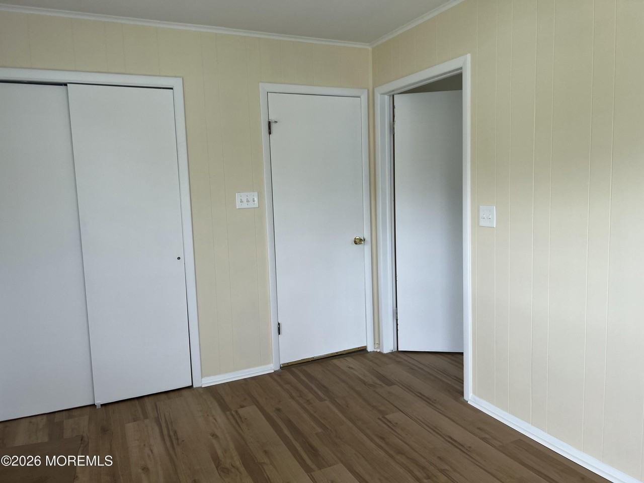 454 Saint Thomas Dr - Photo 2 of 12