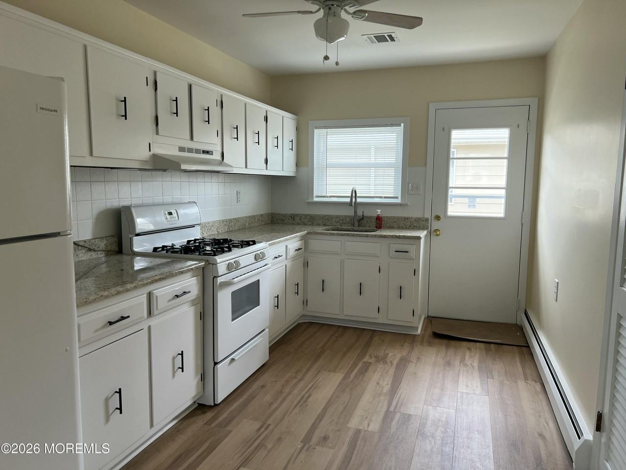454 Saint Thomas Dr - Photo 4 of 12