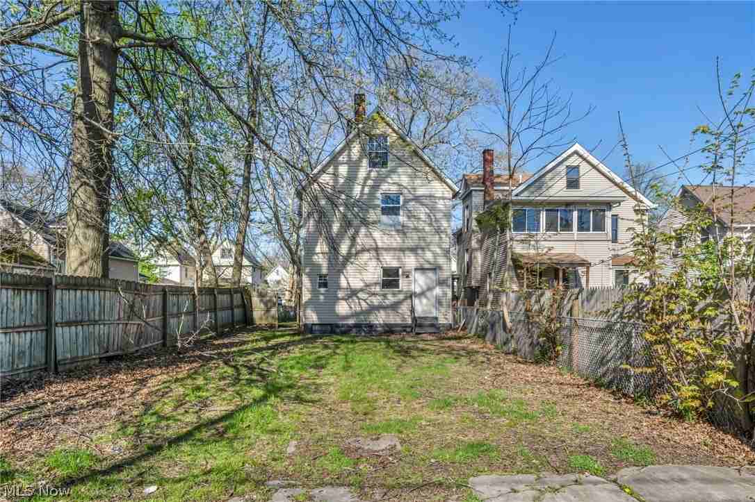 2049 W 85th St ##Up - Photo 3 of 28