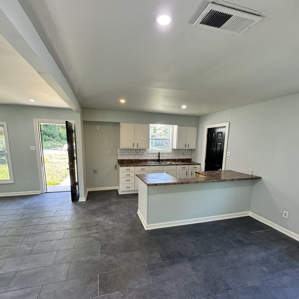 596 Delta Rd #1 - Photo 3 of 10