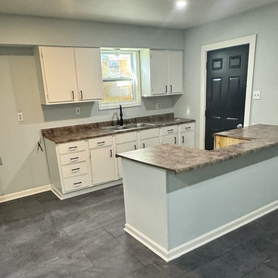 596 Delta Rd #1 - Photo 4 of 10