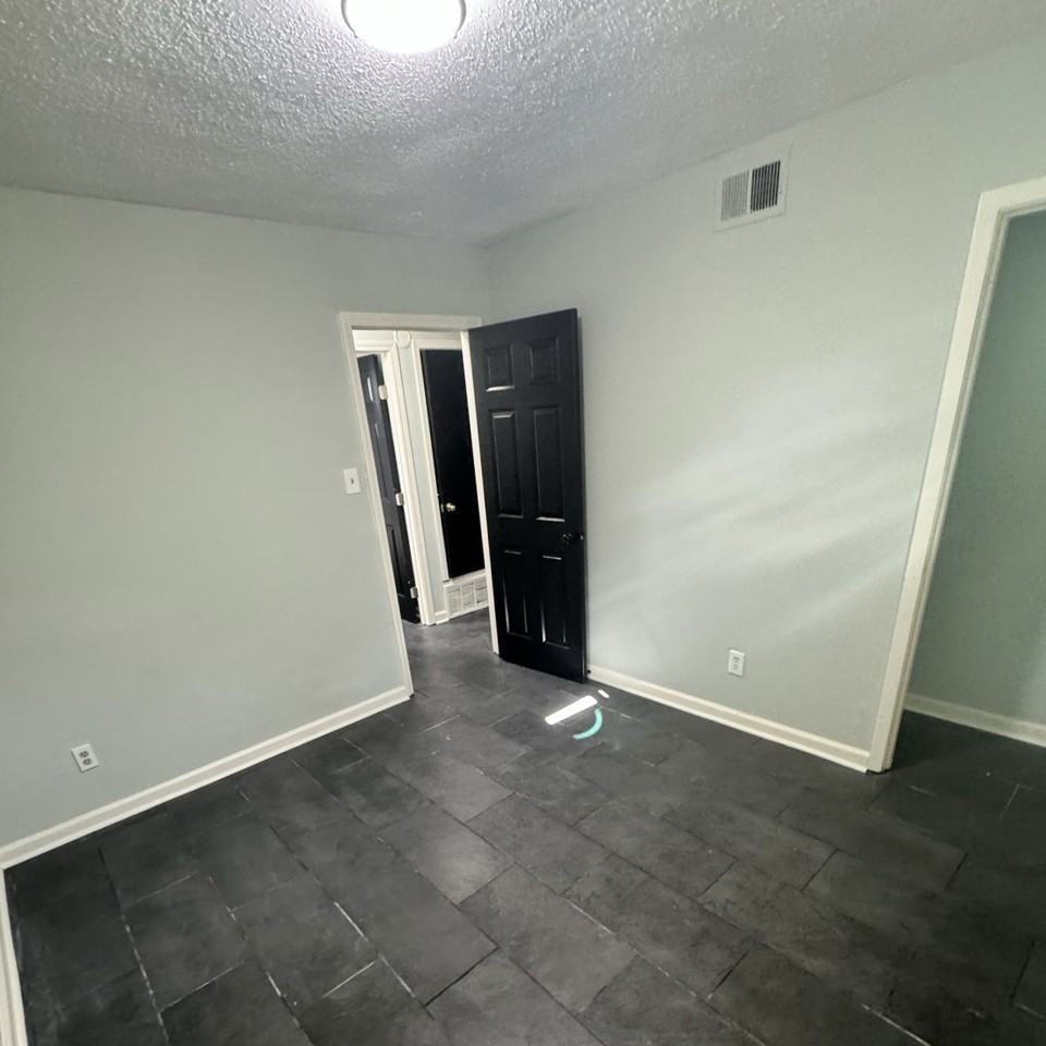 596 Delta Rd #1 - Photo 7 of 10