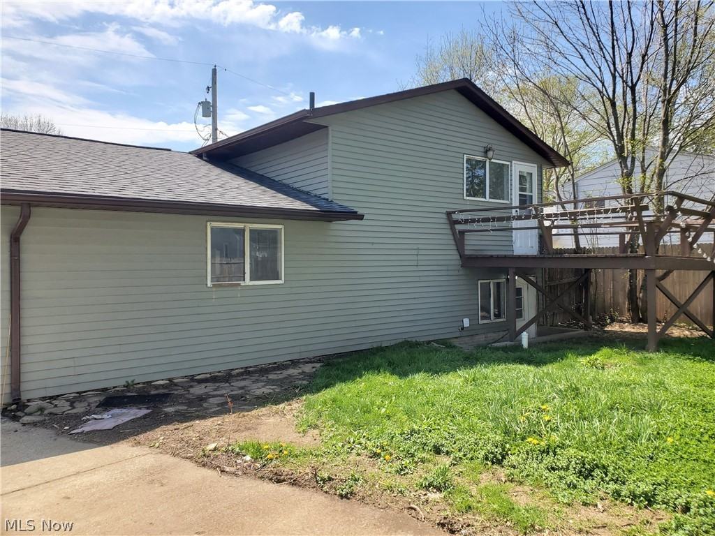 35134 Spruce St - Photo 2 of 15