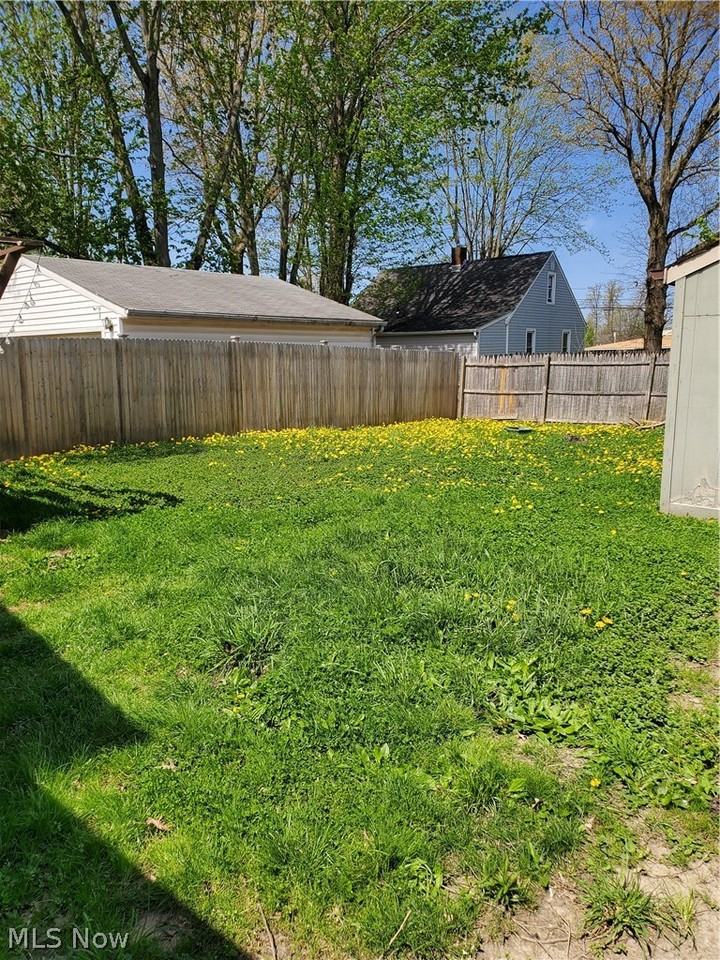 35134 Spruce St - Photo 3 of 15