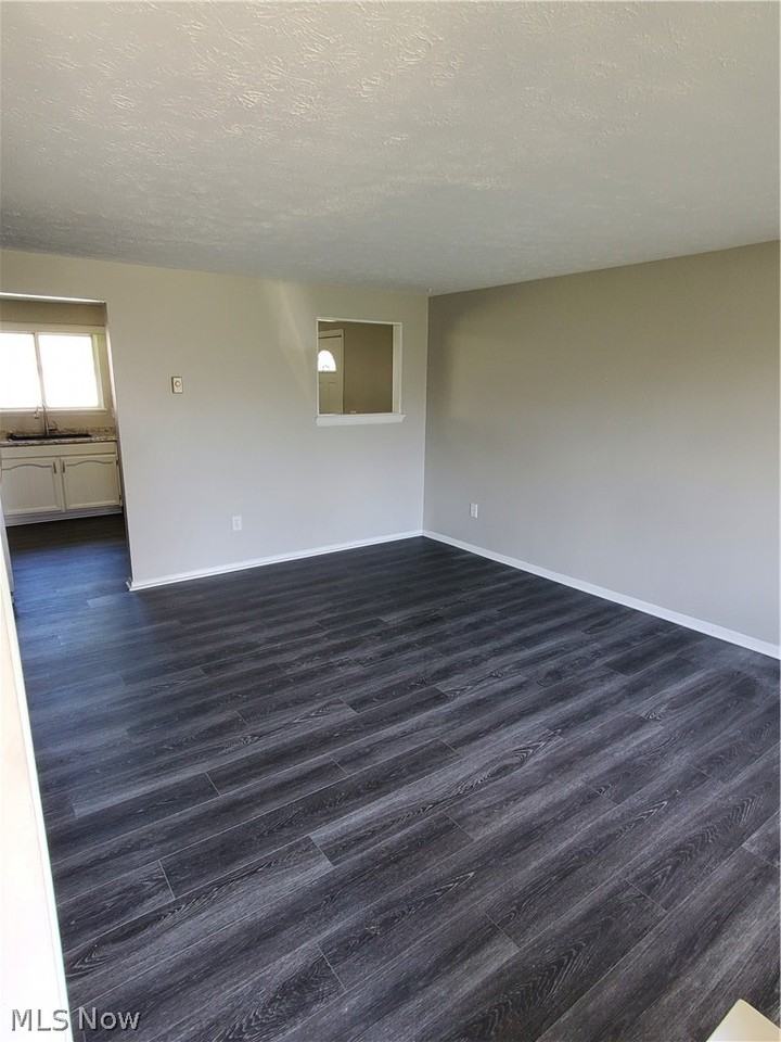 35134 Spruce St - Photo 4 of 15