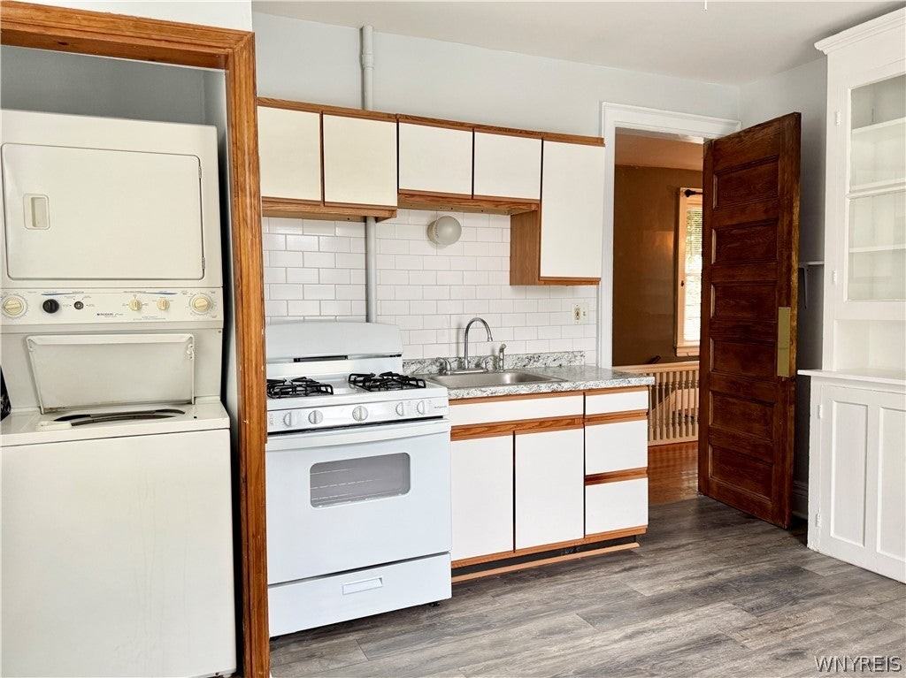 240 Bryant St - Photo 5 of 8